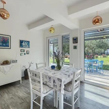 House Altea * Banjole